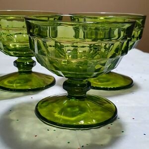 INDIANA GLASS GREEN GLASS  THUMBPRINT PATTERN DIVIDED DISH With Matching Glasses